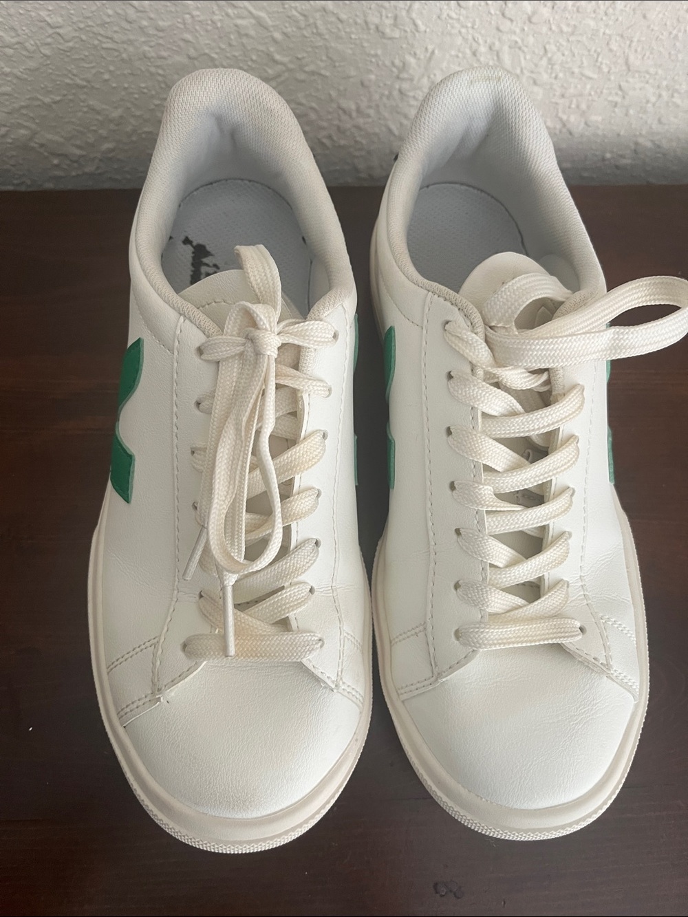 Veja Campo white Leather with Green V Detail